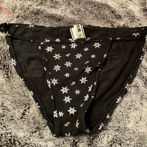 NWT Victoria’s Secret PINK snowflake ❄️ bikini med